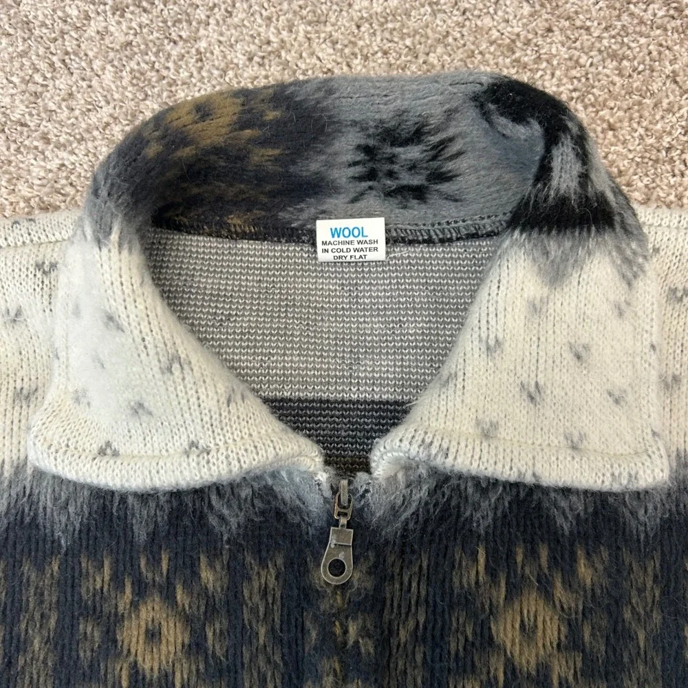 Yari Artesanias Full Zip‎ Wool Sweater Men Size XL Wrap Around Print Llama